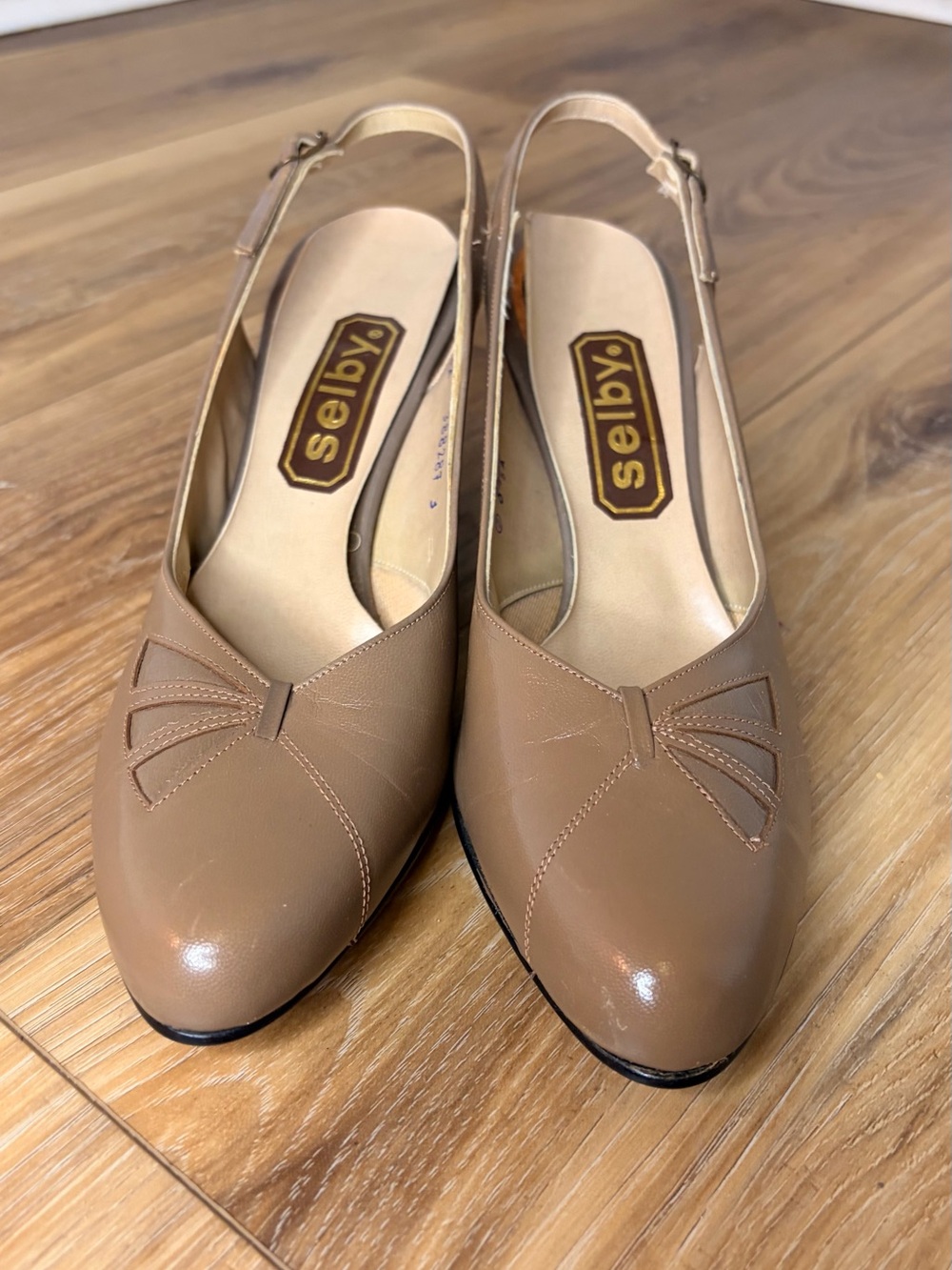 Vintage 1970s Selby Leather Slingback Pumps 8.5 3A 5A Narrow Taupe Heels USA